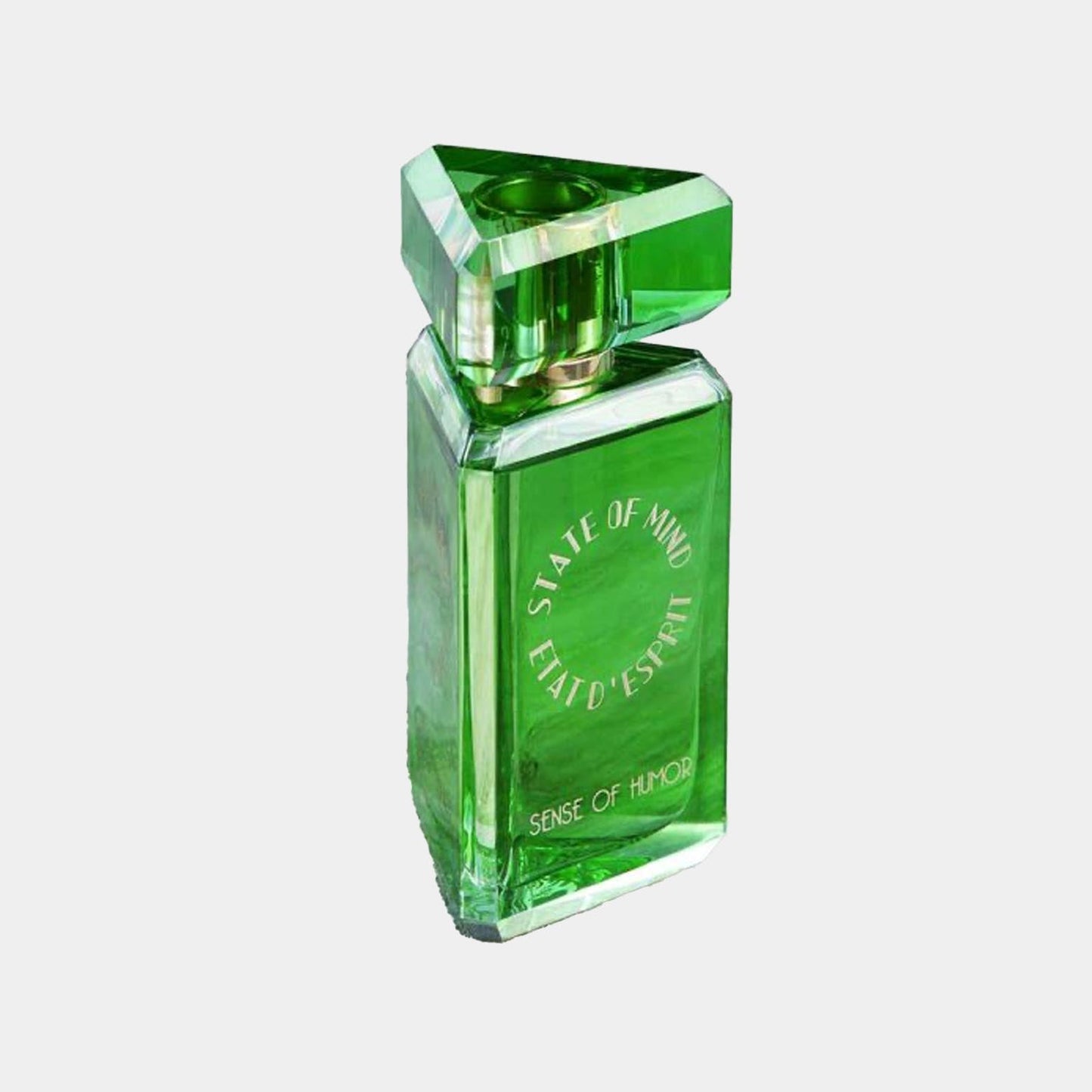 Een full bottle van de State of Mind Sense of Humor, geurige parfum in een opvallend groene fles met een unieke, geometrische dop.