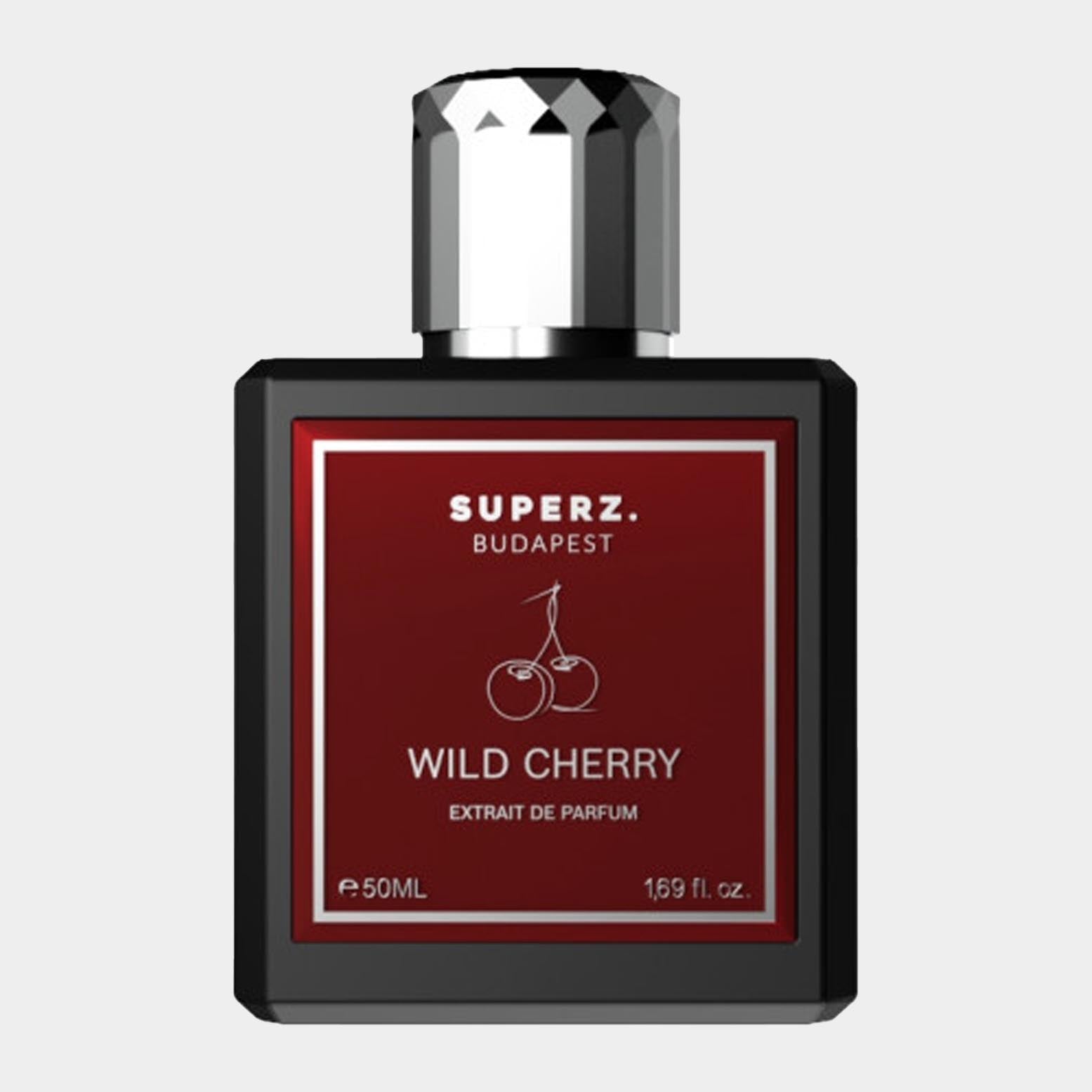 Superz Wild Cherry Sample, een elegante parfumfles van 50 ml met een opvallende rode en zwarte verpakking, die de geur van wilde kersen vertegenwoordigt.