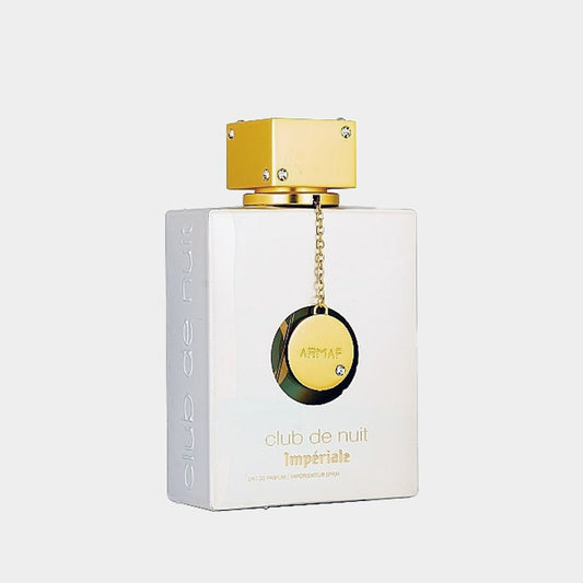 Sample van Armaf Club De Nuit White Imperiale, een elegante witte parfumflacon met gouden accenten en een opvallende hangende ketting.