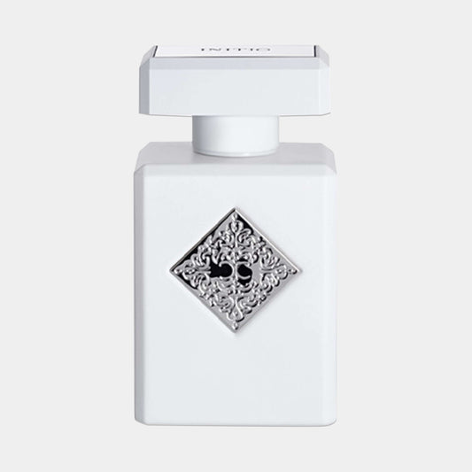 Initio Rehab Sample, een elegante witte parfumfles met een sierlijke zilveren skull-motief op de voorkant.