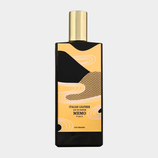 Een fles parfum van Memo Paris Italian Leather, met een opvallend ontwerp in zwart en geel en een gouden dop. De verpakking straalt luxe en elegantie uit.