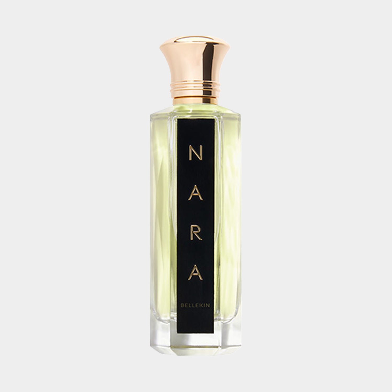 Een volle fles Bellekin Nara parfum met een elegant ontwerp en gouden dop, perfect voor luxe geurervaringen.