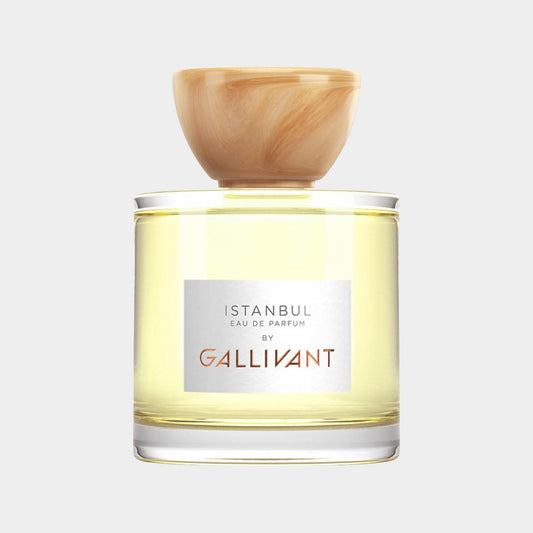 Gallivant Istanbul volle fles, een elegante eau de parfum met een houten dop, verpakt in een transparante glazen fles.