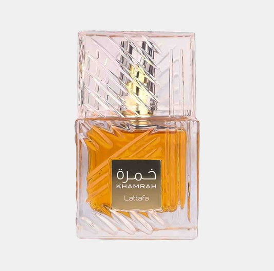 Full bottle van Lattafa Perfumes Khamrah, met een elegant ontwerp en een gouden geur. Het parfum zit in een stijlvolle, hoekige flacon.