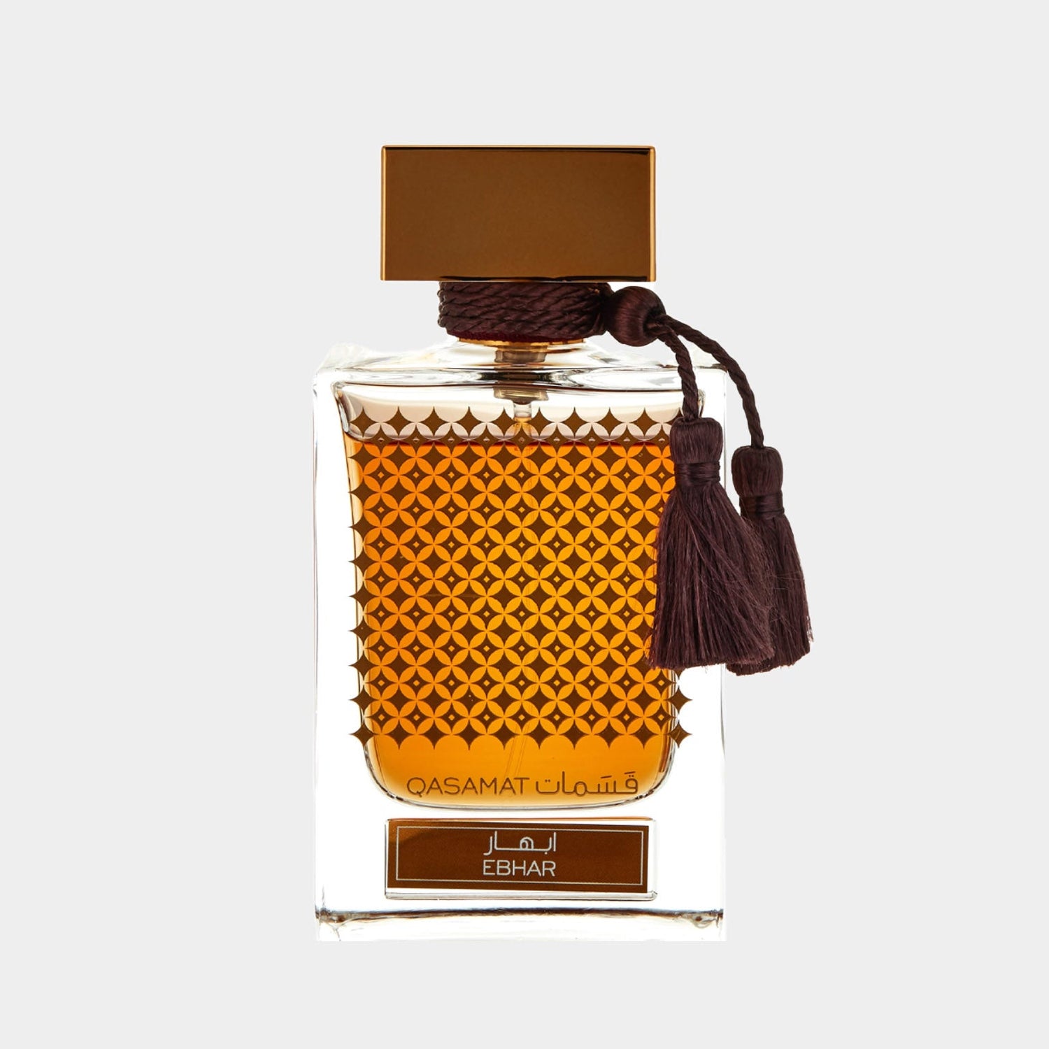 Volle fles van Rasasi Qasamat Ebhar, met een elegant ontwerp en een gouden vloeistof, afgewerkt met een luxe tassel en een gouden dop.