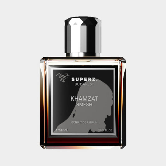Superz Khamzat - Smesh, een luxe parfumfles van 50 ml met een elegante, moderne uitstraling en een silhouetontwerp.